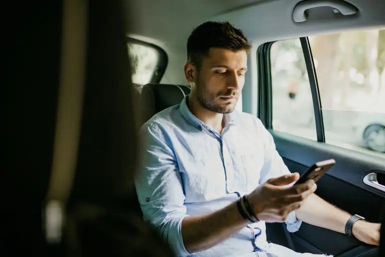 Rideshare driver using phone app in car